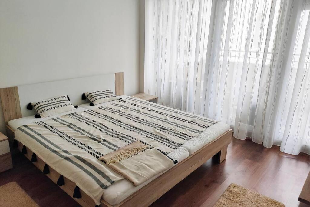 Plaza Apartman - City Center, Free Parking, Free Wifi Debrecen Extérieur photo